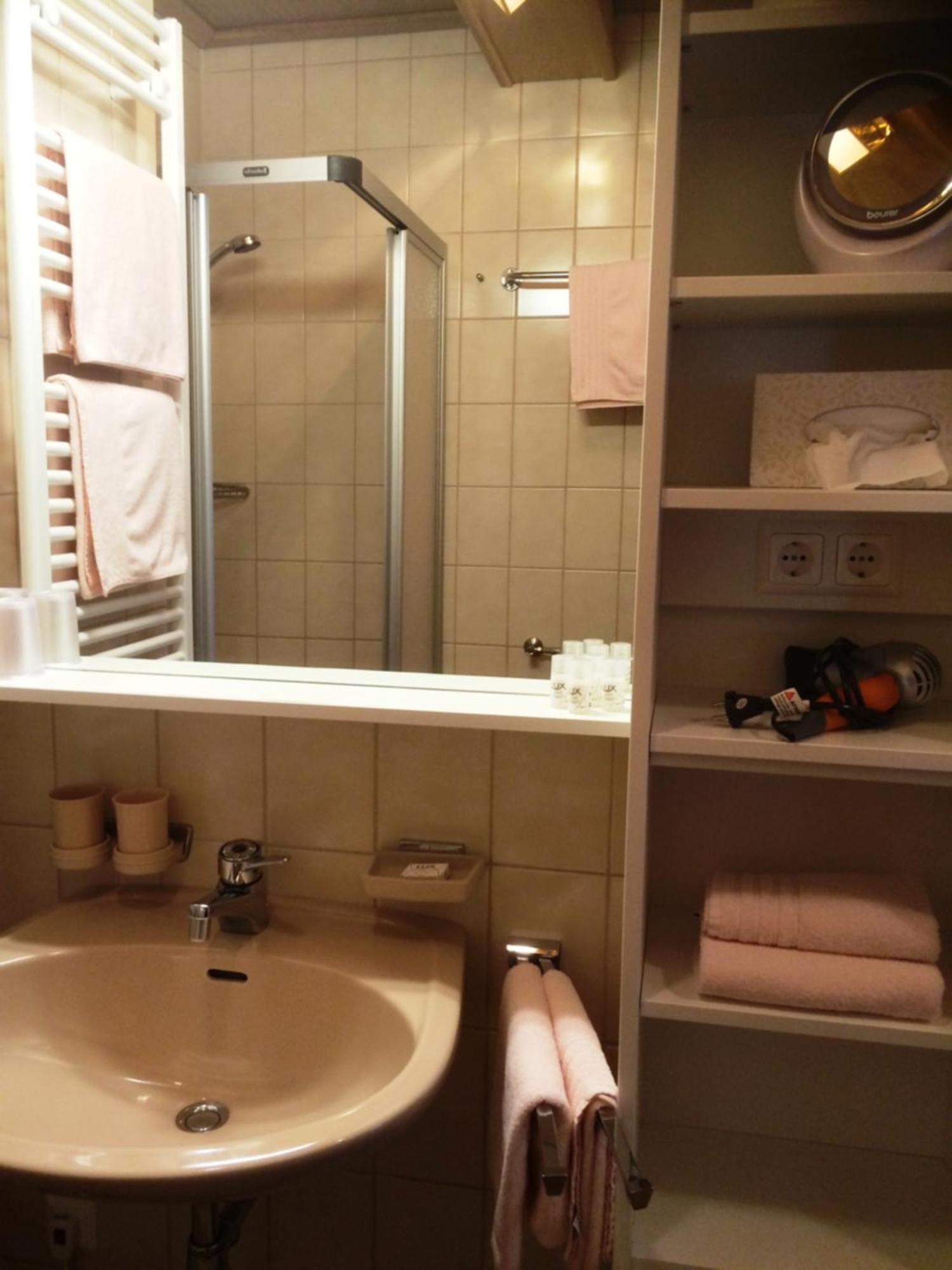 Gasthof Zur Gams Donnersbachwald Room photo