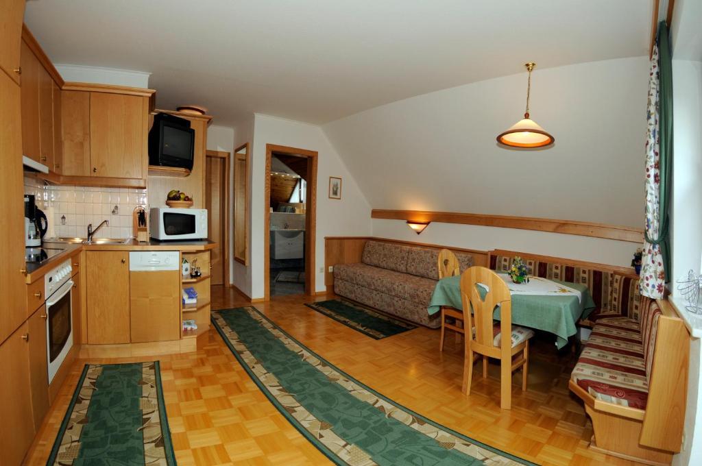 Gasthof Zur Gams Donnersbachwald Room photo