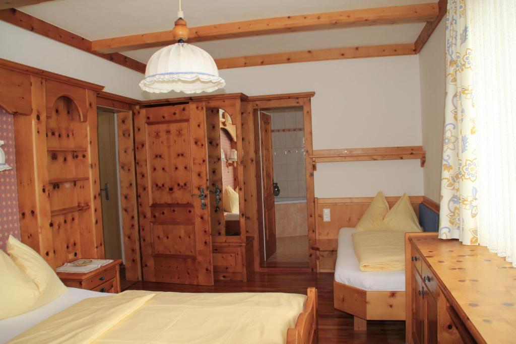 Gasthof Zur Gams Donnersbachwald Room photo
